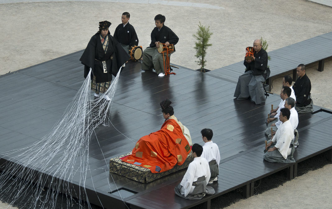 Τελετουργικό κάλεσμα στον ήλιο από το Θέατρο Νο της Ιαπωνίας στην Επίδαυρο