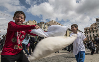 Μαξιλαροπόλεμος, πλατεία Κλαυθμώνος